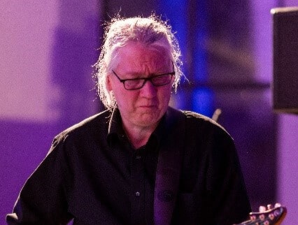 Ralf Burhenne an der Gitarre